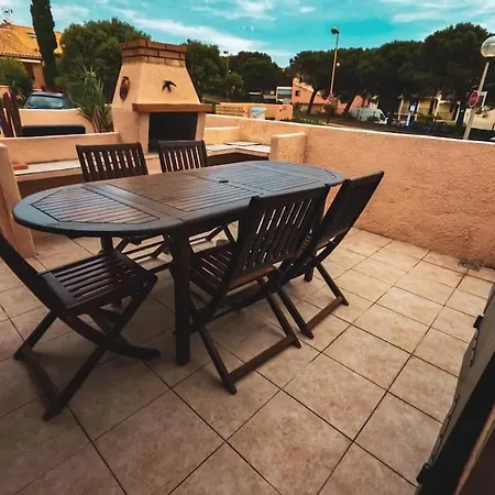 בית נופש Petite Maison, Toute Equipee A 600m De La Mer *